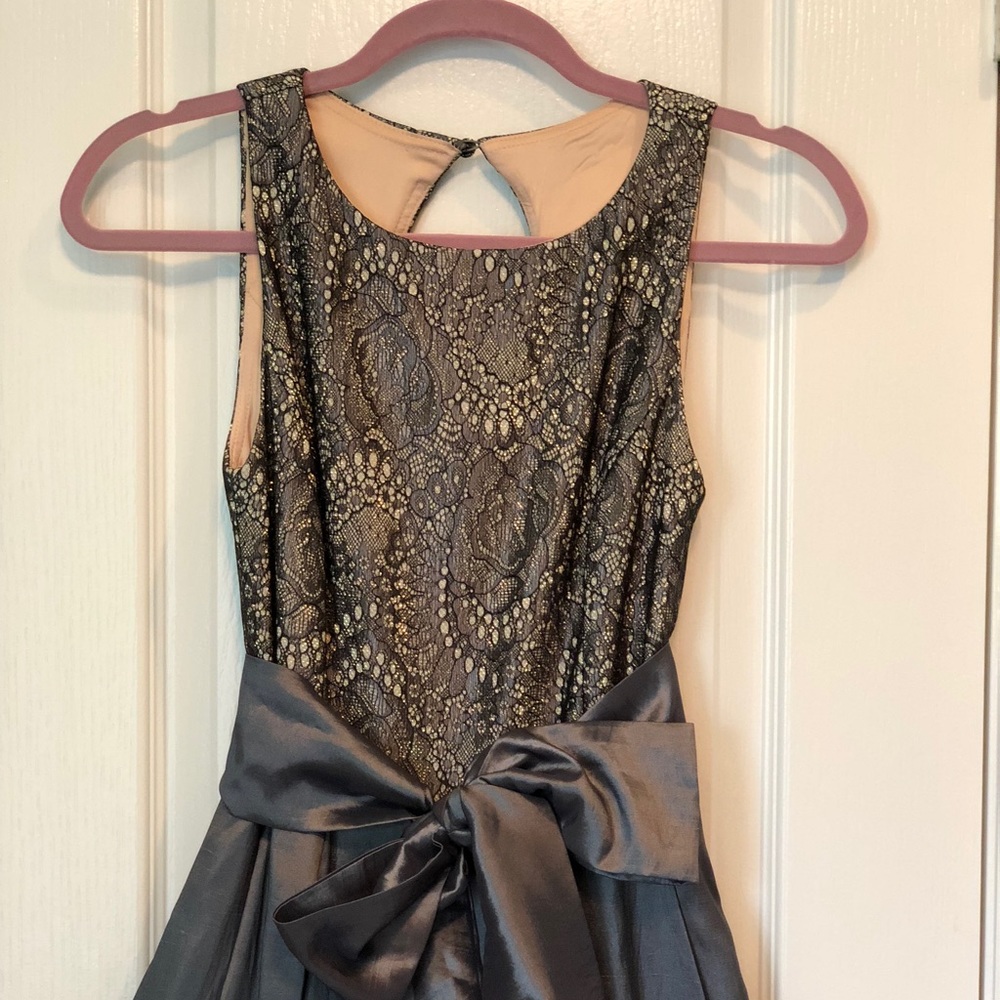 Eliza J sleeveless gown in metallic gray size 4